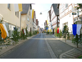 Fronleichnamsaltäre in den Naumburger Straßen (Foto: Karl-Franz Thiede)
